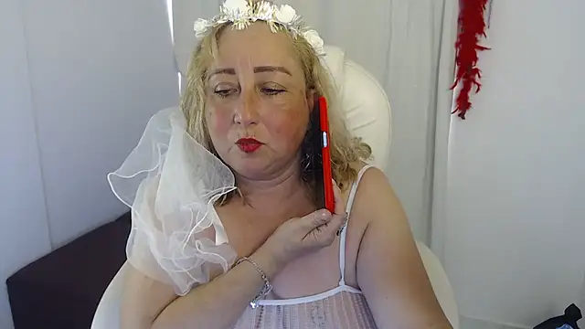 Snapshot of Mature_2025 chatting on October 22, 2025, 5:02 pm Mature 2025 online show from October 22, 2025, 5:02 pm