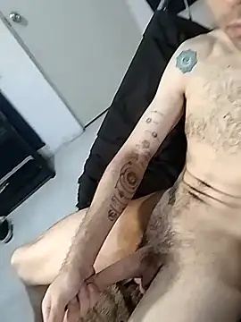 Snapshot of Melvin8011 chatting on February 19, 2025, 5:27 am Melvin8011 online show from February 19, 2025, 5:27 am