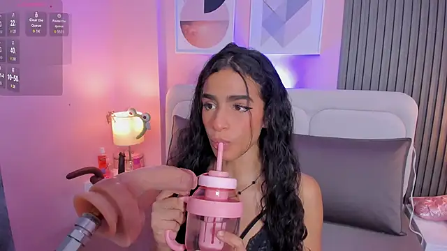 honey sofii  online show from September 28, 2025, 12:43 pm