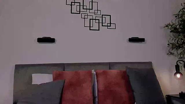 jennalux  online show from April 7, 2026, 2:12 am