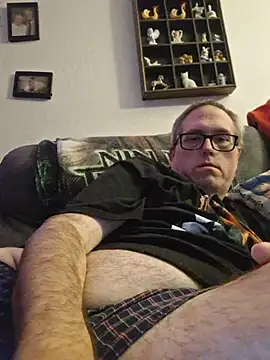 Snapshot of Smallone327 chatting on November 1, 2025, 6:15 am Smallone327 online show from November 1, 2025, 6:15 am