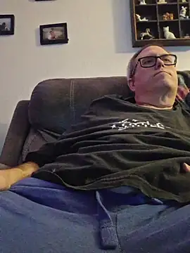 Snapshot of Smallone327 chatting on March 2, 2026, 7:37 am Smallone327 online show from March 2, 2026, 7:37 am