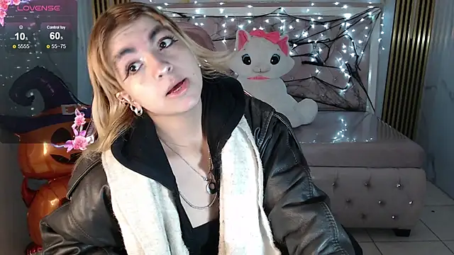 lili conor s online show from October 21, 2025, 4:02 am