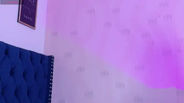 Snapshot of innocenthazel chatting on December 16, 2025, 3:11 am innocenthazel online show from December 16, 2025, 3:11 am