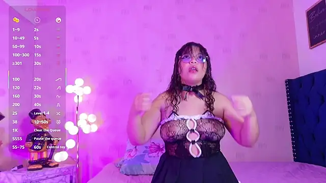 Snapshot of innocenthazel chatting on February 6, 2026, 3:22 am innocenthazel online show from February 6, 2026, 3:22 am