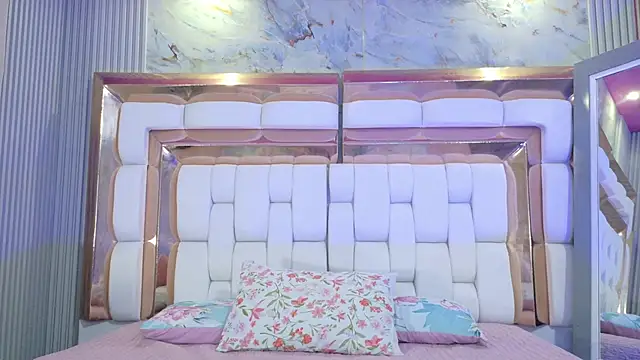 Snapshot of innocenthazel chatting on February 13, 2026, 3:13 am innocenthazel online show from February 13, 2026, 3:13 am