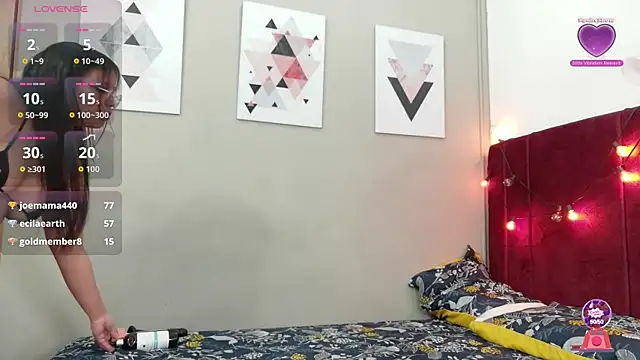 Snapshot of innocenthazel chatting on February 15, 2026, 7:32 pm innocenthazel online show from February 15, 2026, 7:32 pm