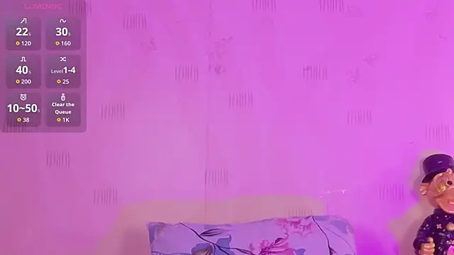 Snapshot of innocenthazel chatting on February 18, 2026, 2:40 am innocenthazel online show from February 18, 2026, 2:40 am