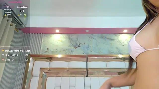 Snapshot of innocenthazel chatting on February 19, 2026, 2:51 am innocenthazel online show from February 19, 2026, 2:51 am