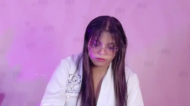 Snapshot of innocenthazel chatting on February 23, 2026, 12:41 am innocenthazel online show from February 23, 2026, 12:41 am