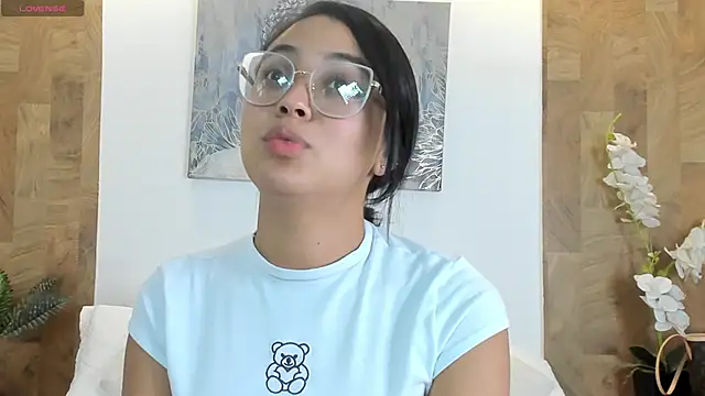 Lucia Brown  online show from June 3, 2026, 10:48 pm