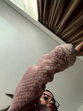 Mia Splash online show from January 18, 2026, 8:07 am