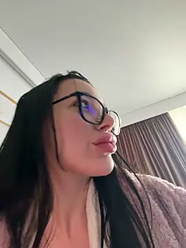 Mia Splash online show from February 1, 2026, 10:25 am