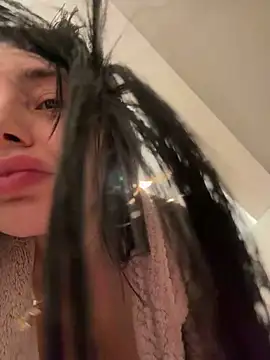 Mia Splash online show from March 11, 2026, 5:52 pm