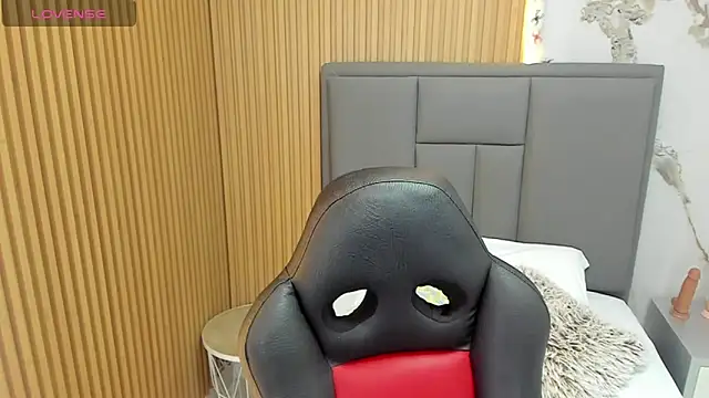 MEGANZARICK online show from November 13, 2025, 2:43 am