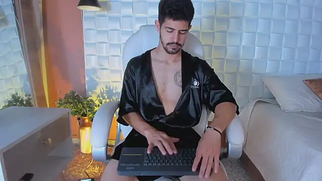 AlejandroStormm online show from March 18, 2025, 8:26 pm