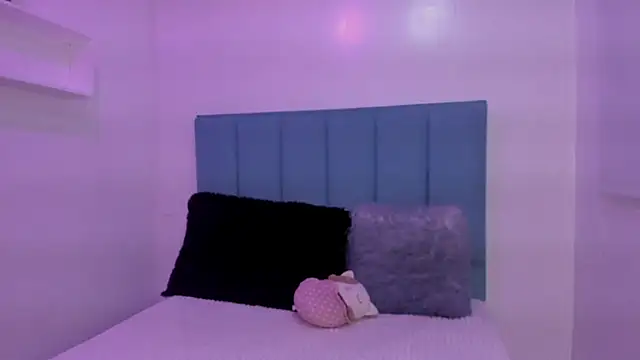 Snapshot of Anniie__Evans chatting on September 27, 2025, 2:11 pm Anniie Evans online show from September 27, 2025, 2:11 pm