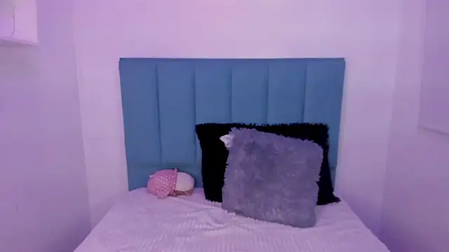 Snapshot of Anniie__Evans chatting on October 1, 2025, 3:07 pm Anniie Evans online show from October 1, 2025, 3:07 pm