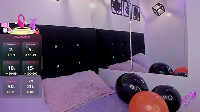 Snapshot of Anniie__Evans chatting on October 22, 2025, 4:24 am Anniie Evans online show from October 22, 2025, 4:24 am