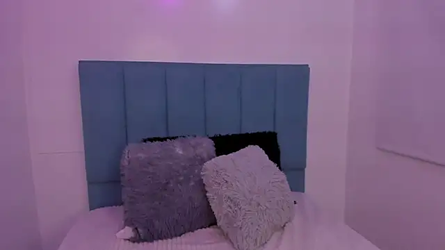 Snapshot of Anniie__Evans chatting on November 3, 2025, 5:25 pm Anniie Evans online show from November 3, 2025, 5:25 pm