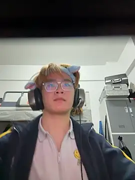 Snapshot of Anson0722 chatting on October 27, 2025, 3:27 pm Anson0722 online show from October 27, 2025, 3:27 pm