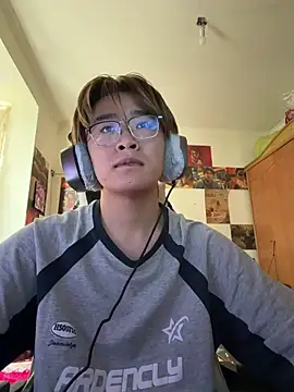 Anson0722 online show from April 6, 2026, 7:42 am