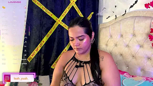 Snapshot of Leah_yuah_ chatting on October 17, 2025, 4:37 am Leah yuah online show from October 17, 2025, 4:37 am