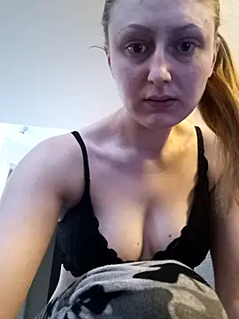 Snapshot of PoppyRoseX chatting on February 21, 2025, 9:24 am PoppyRoseX online show from February 21, 2025, 9:24 am