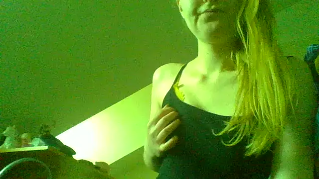 Snapshot of PoppyRoseX chatting on February 26, 2025, 3:30 pm PoppyRoseX online show from February 26, 2025, 3:30 pm