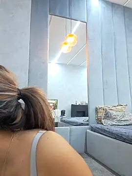 Bella Posh online show from October 12, 2025, 7:40 am