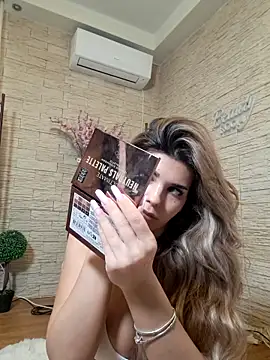 Snapshot of Bella_Posh chatting on February 15, 2026, 12:14 pm Bella Posh online show from February 15, 2026, 12:14 pm