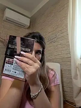 Snapshot of Bella_Posh chatting on February 25, 2026, 8:13 am Bella Posh online show from February 25, 2026, 8:13 am