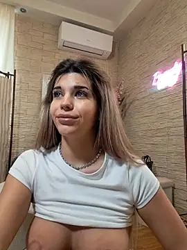 Snapshot of Bella_Posh chatting on March 3, 2026, 7:03 am Bella Posh online show from March 3, 2026, 7:03 am