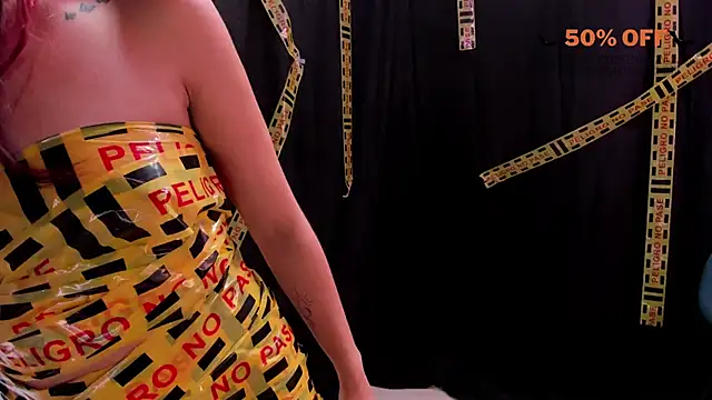 Snapshot of Laura_Bonnet_ chatting on October 31, 2025, 3:13 pm Laura Bonnet online show from October 31, 2025, 3:13 pm