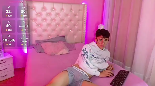 callum 77 online show from March 10, 2025, 9:07 pm