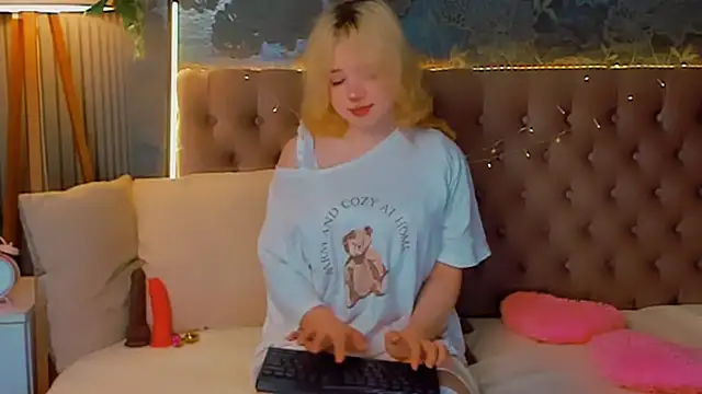 EmilyAngells online show from February 24, 2026, 6:55 am