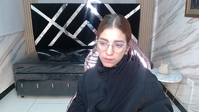 Snapshot of Angeles_v chatting on March 9, 2025, 12:31 pm Angeles v online show from March 9, 2025, 12:31 pm