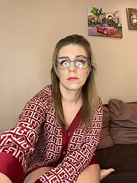 Snapshot of Lusi_Luxary chatting on March 3, 2025, 5:31 am Lusi Luxary online show from March 3, 2025, 5:31 am