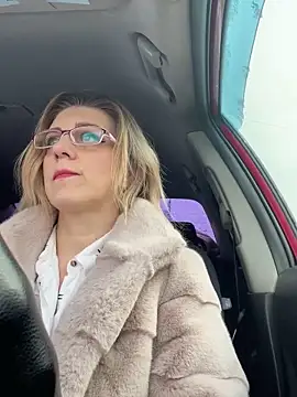 Snapshot of Lusi_Luxary chatting on March 8, 2025, 10:11 am Lusi Luxary online show from March 8, 2025, 10:11 am