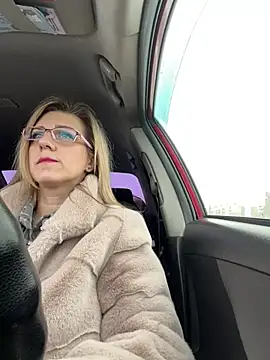 Snapshot of Lusi_Luxary chatting on March 11, 2025, 7:37 am Lusi Luxary online show from March 11, 2025, 7:37 am