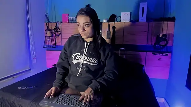 ChloeAllennn online show from April 13, 2026, 2:00 pm