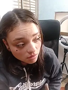 ChloeAllennn online show from May 19, 2026, 2:01 pm