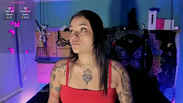 ChloeAllennn online show from May 24, 2026, 4:23 pm