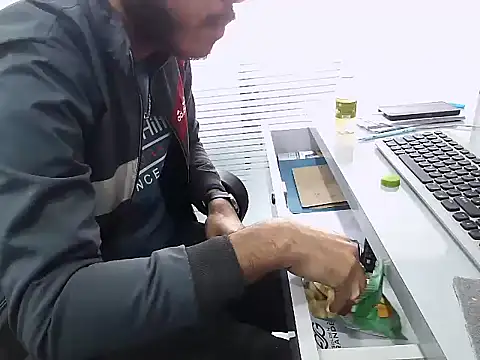 rahulkajuuu0909 online show from December 23, 2025, 5:49 am