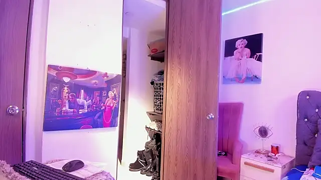 ScarletThompsonx online show from September 20, 2025, 10:44 pm