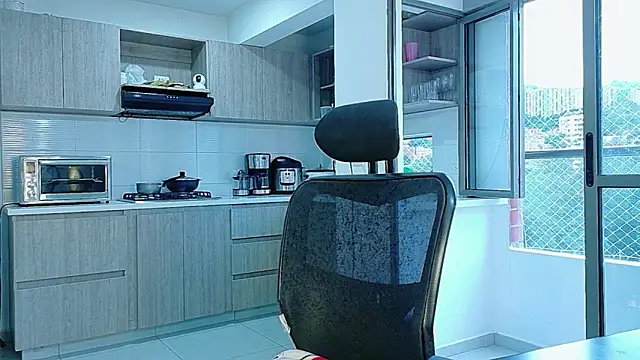 ScarletThompsonx online show from July 8, 2026, 11:09 pm