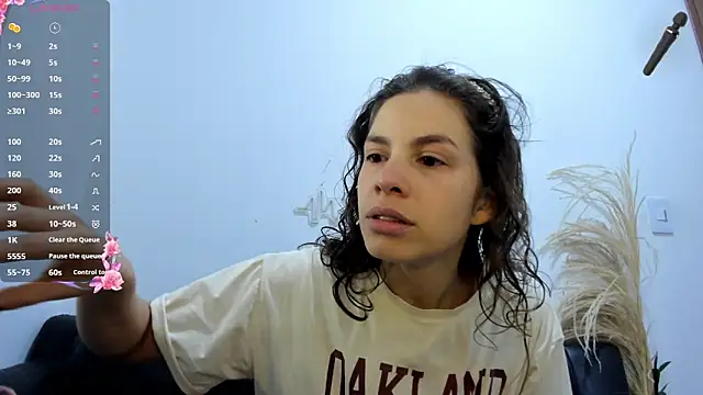 Snapshot of jessyegoldenn chatting on May 13, 2026, 4:37 pm jessyegoldenn online show from May 13, 2026, 4:37 pm