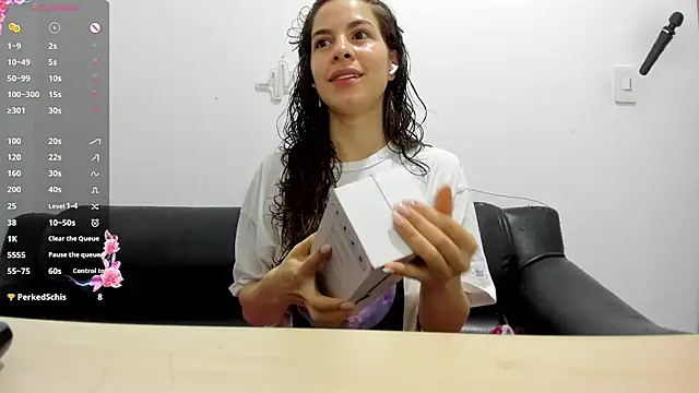 jessyegoldenn online show from July 27, 2026, 2:46 pm