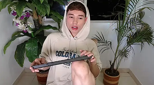 Snapshot of cod_dolll chatting on February 28, 2025, 12:32 am cod dolll online show from February 28, 2025, 12:32 am