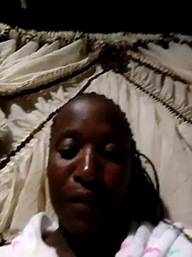 Snapshot of LoveDropss chatting on September 19, 2025, 5:35 pm LoveDropss online show from September 19, 2025, 5:35 pm